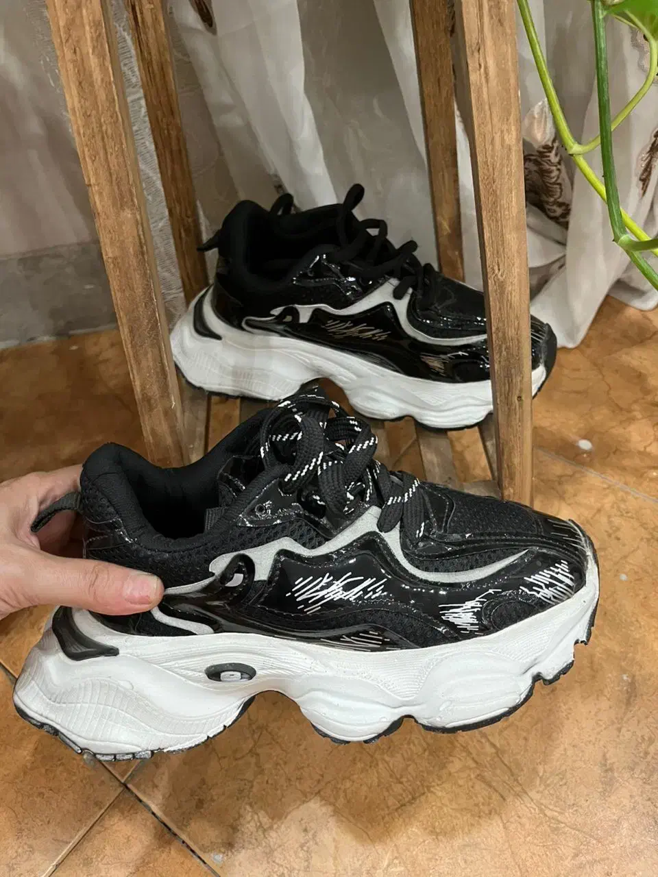 انواع کتونی،بافت،کیف،دمپایی،کفش و کراپ|کیف، کفش، کمربند|اندیشه, اندیشه فاز ۳|دیوار