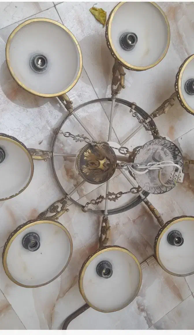 لوستر ۸ شاخه|لوستر و چراغ آویز|قم, شاه ابراهیم|دیوار