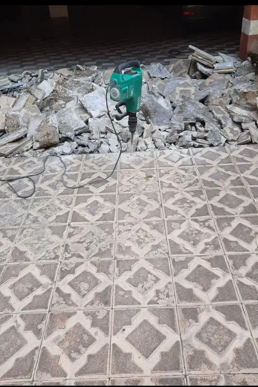 تخریب بتن کنی و سوراخکاری ،کارهای دژبر(استادکار)|خدمات پیشه و مهارت|تبریز, |دیوار