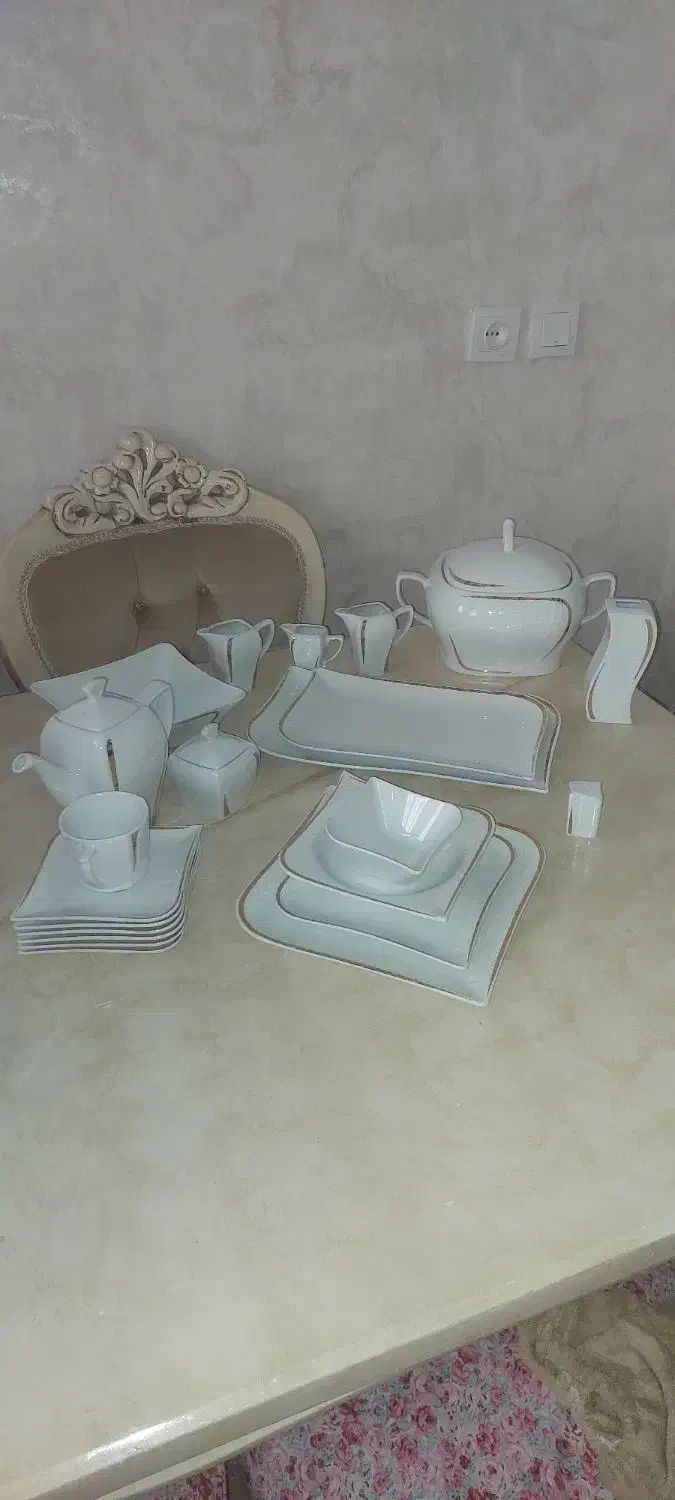 سرویس چینی ۲۴نفره طوس اسکوار لبه طلایی|ظروف سرو و پذیرایی|رباطکریم, رباطکریم|دیوار