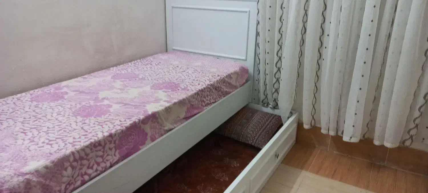 تختخواب دو طبقه کشویی تمیز و مرتب .|تخت و سرویس خواب|کاشمر, |دیوار