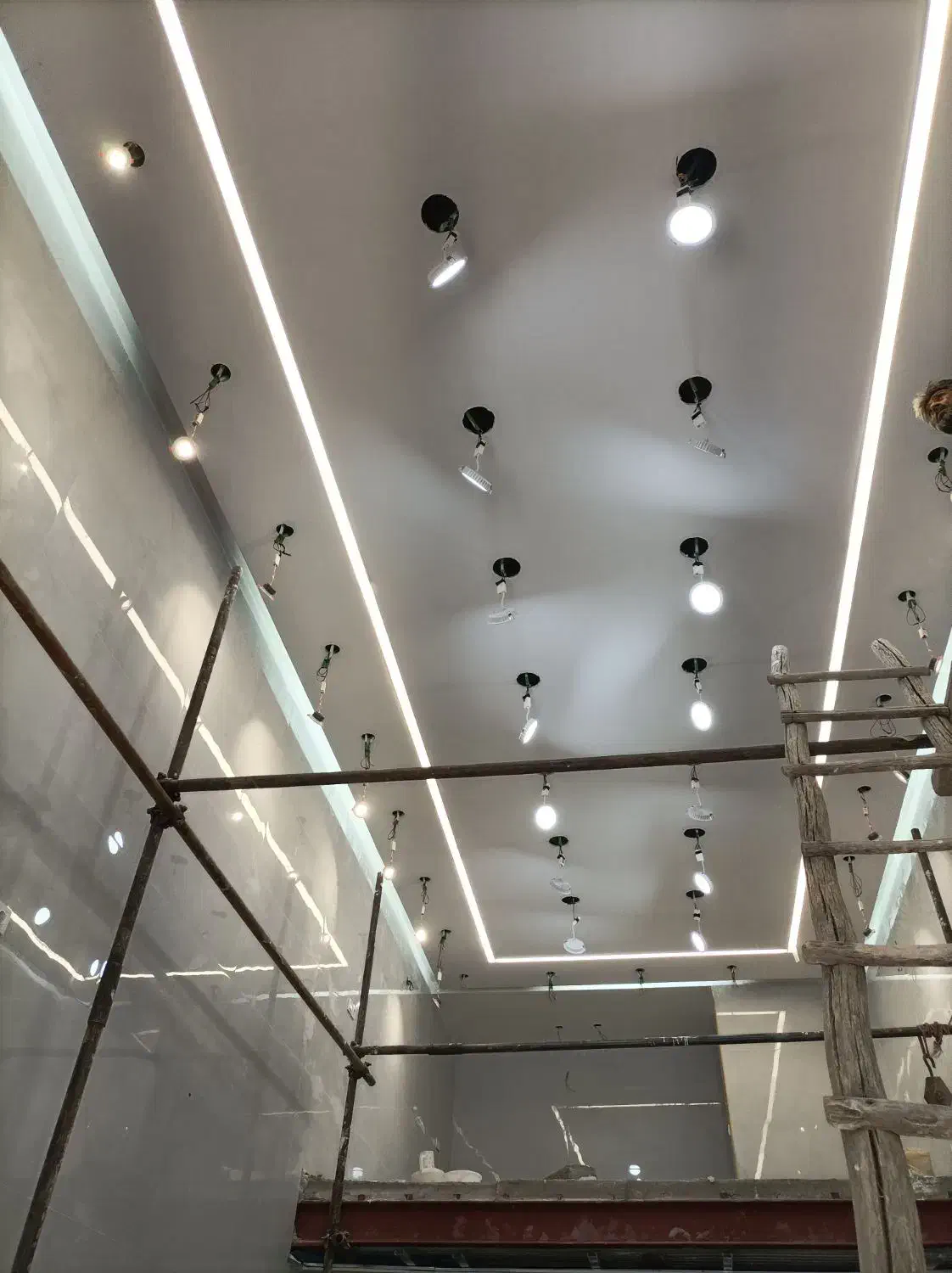 برقکاری/نصب آیفون/اعلان حریق/نصب محافظ ولتاژ|خدمات پیشه و مهارت|مراغه, |دیوار