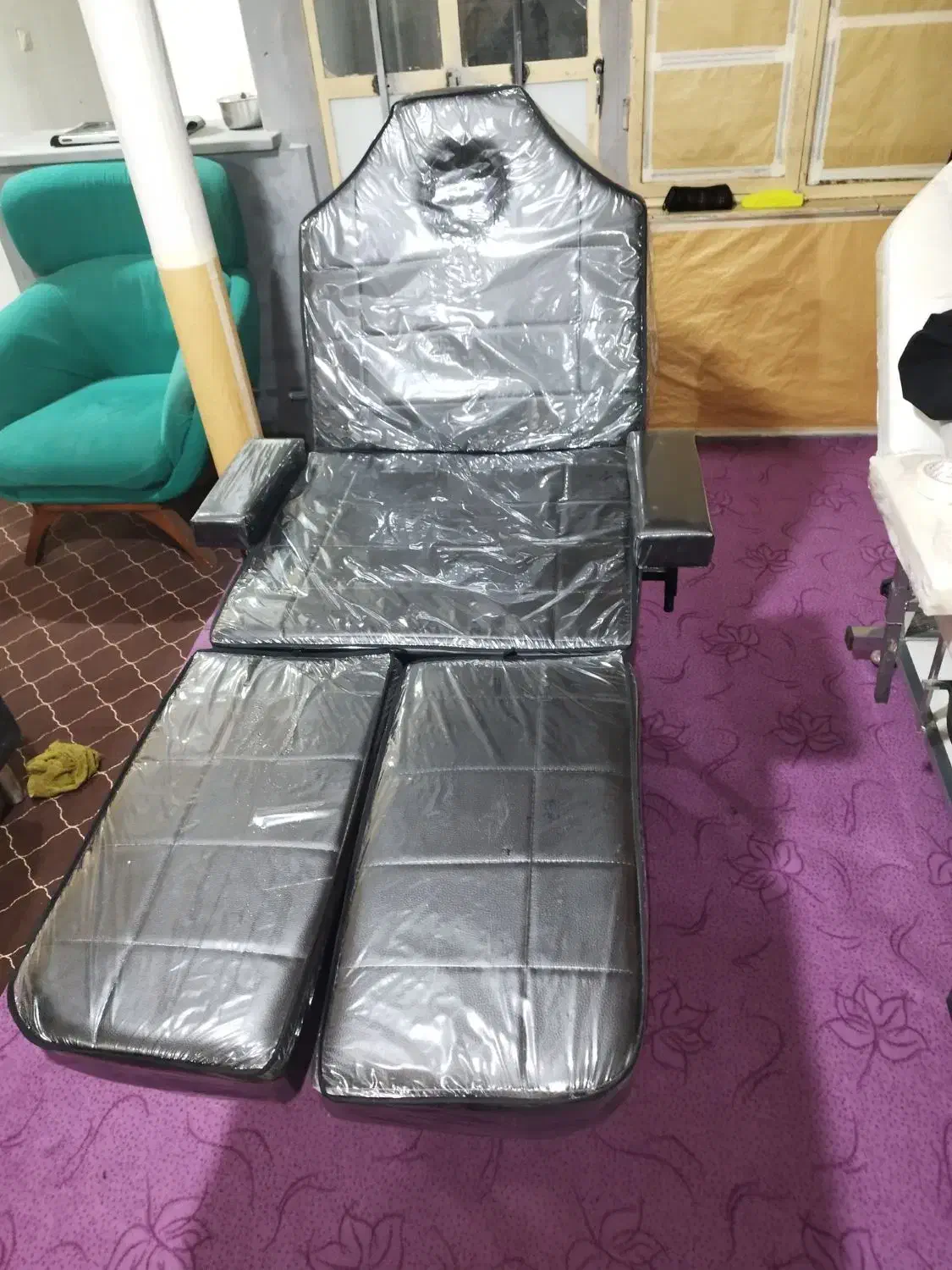 تخت تاتو در حد نو|آرایشگاه و سالن‌های زیبایی|مشکین‌دشت, |دیوار