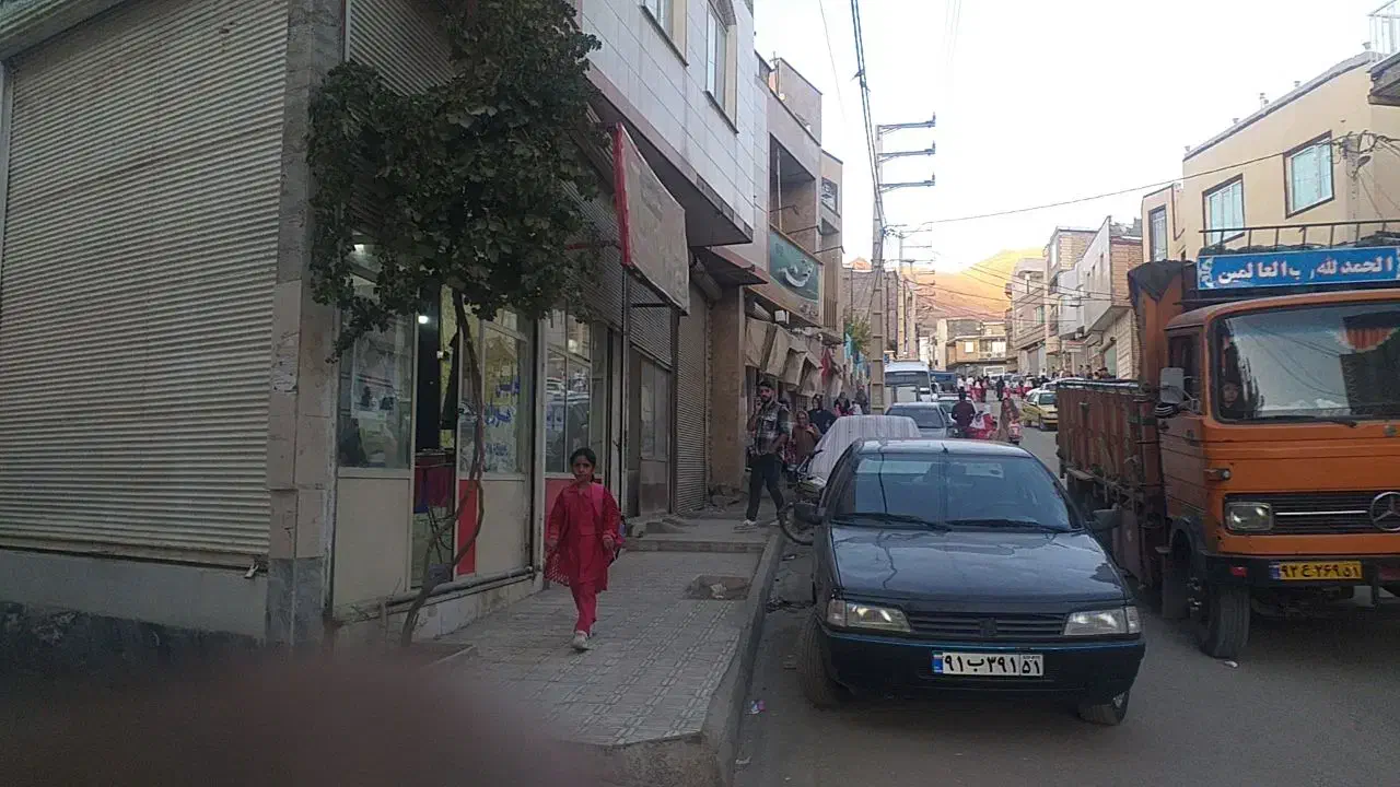 فروش فوری 3 دهنه مغازه فوق العاده نایسر|فروش مغازه و غرفه|دهگلان, |دیوار