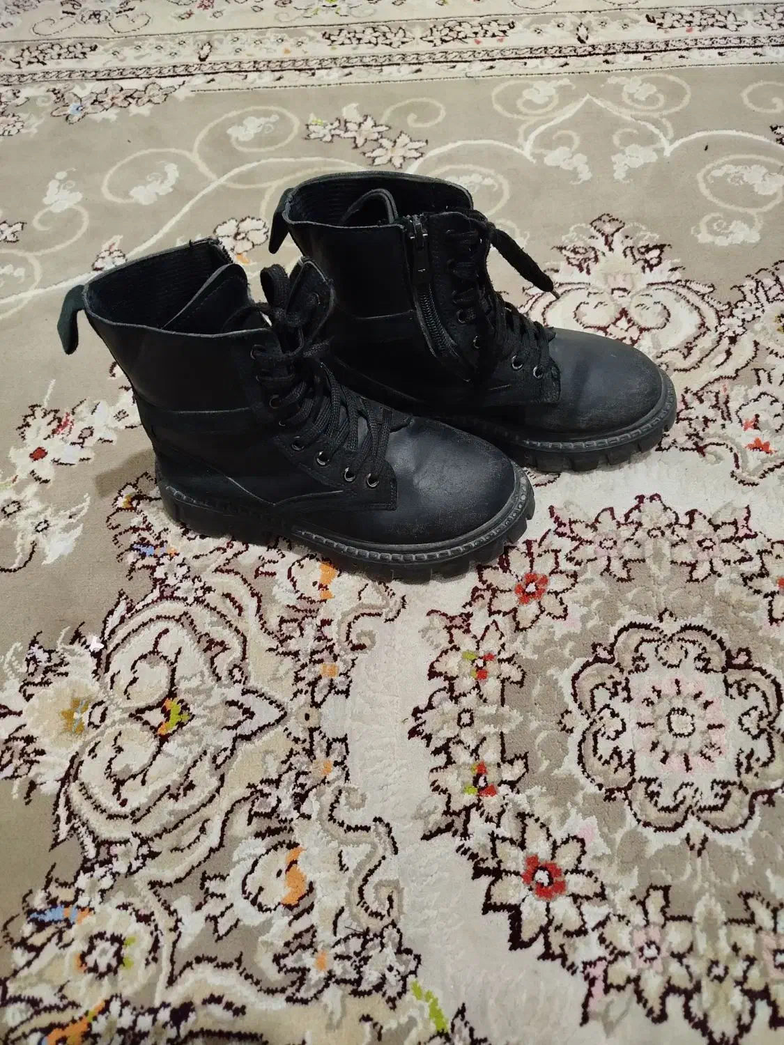 بوت بچگانه|کفش و لباس بچه|اندیشه, اندیشه فاز ۴|دیوار