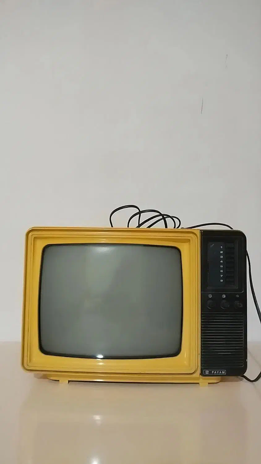 تلویزیون وتلفن و ویدئو|کلکسیون اشیاء عتیقه|میاندوآب, |دیوار