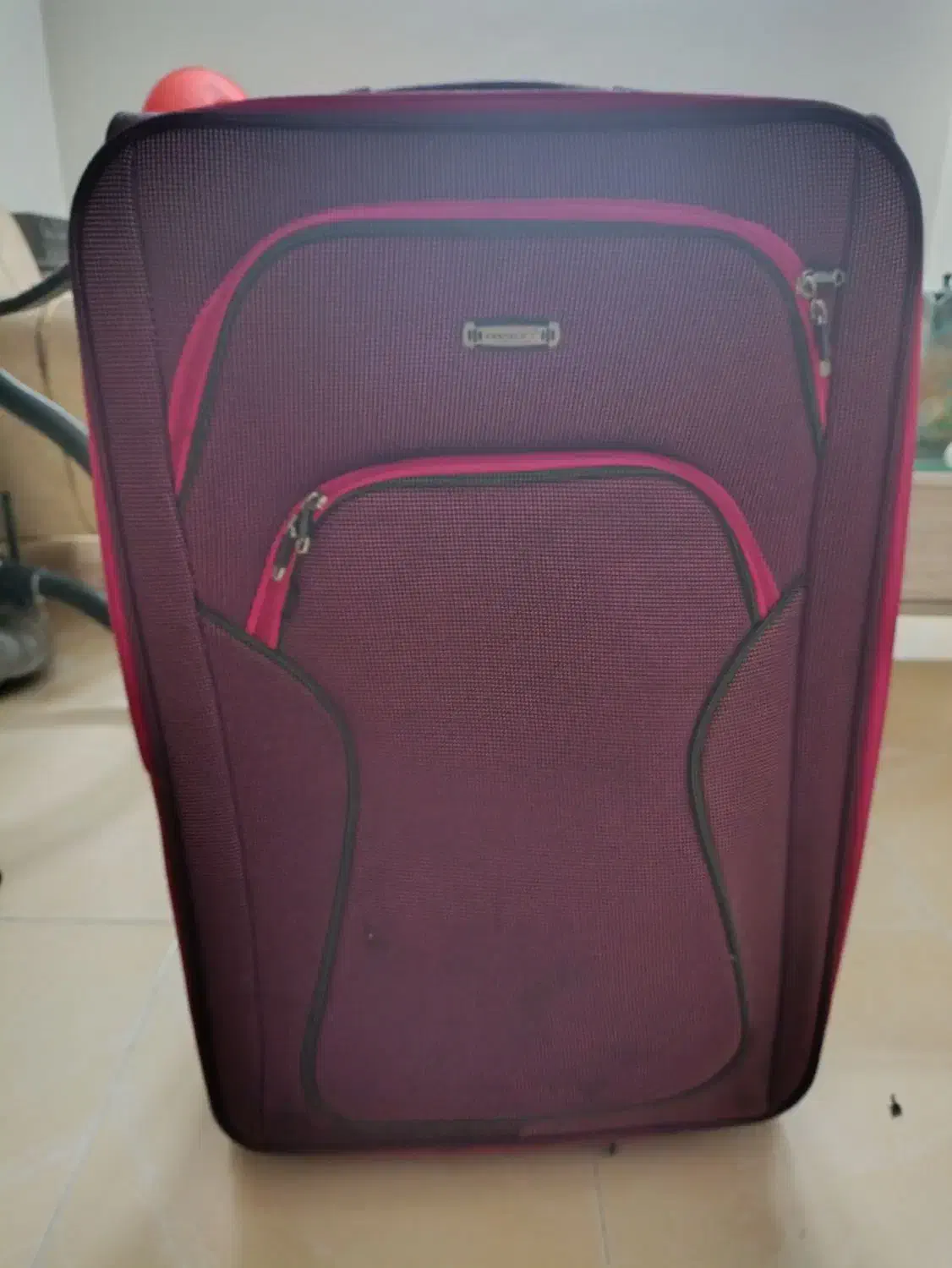 چمدون کاملانووسالم وجنس خوب|کیف، کفش، کمربند|شاهینشهر, عطار|دیوار