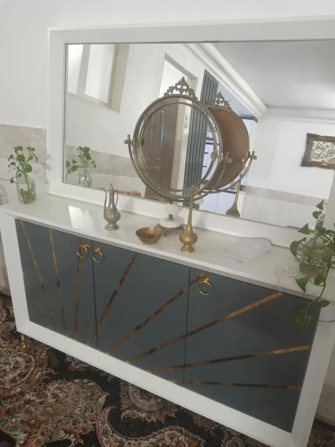 اینه برنز|آینه|قم, حکمت شمالی|دیوار