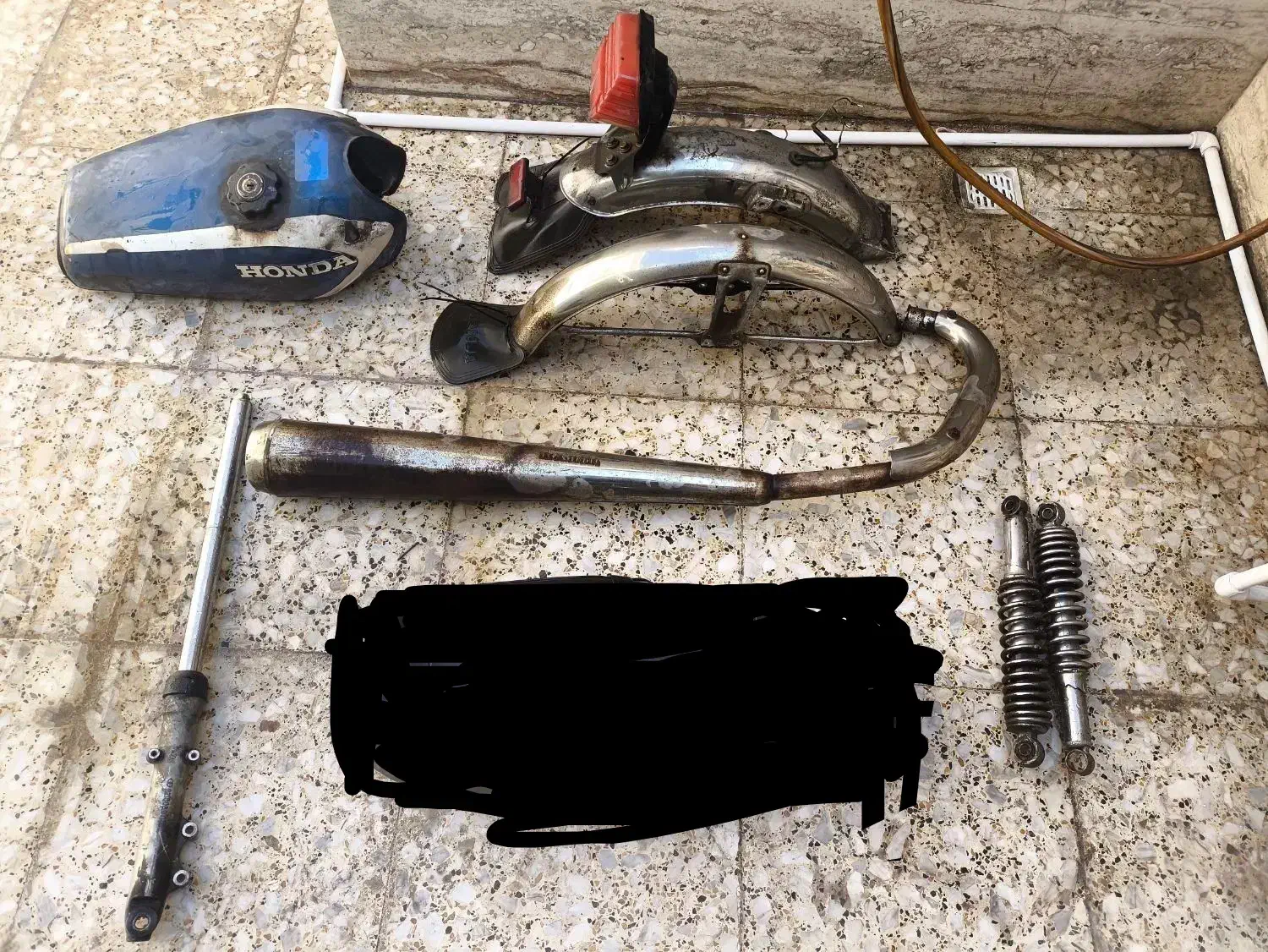 تعدادی لوازم موتور ۱۲۵|قطعات یدکی و لوازم جانبی|اهواز, جانبازان|دیوار