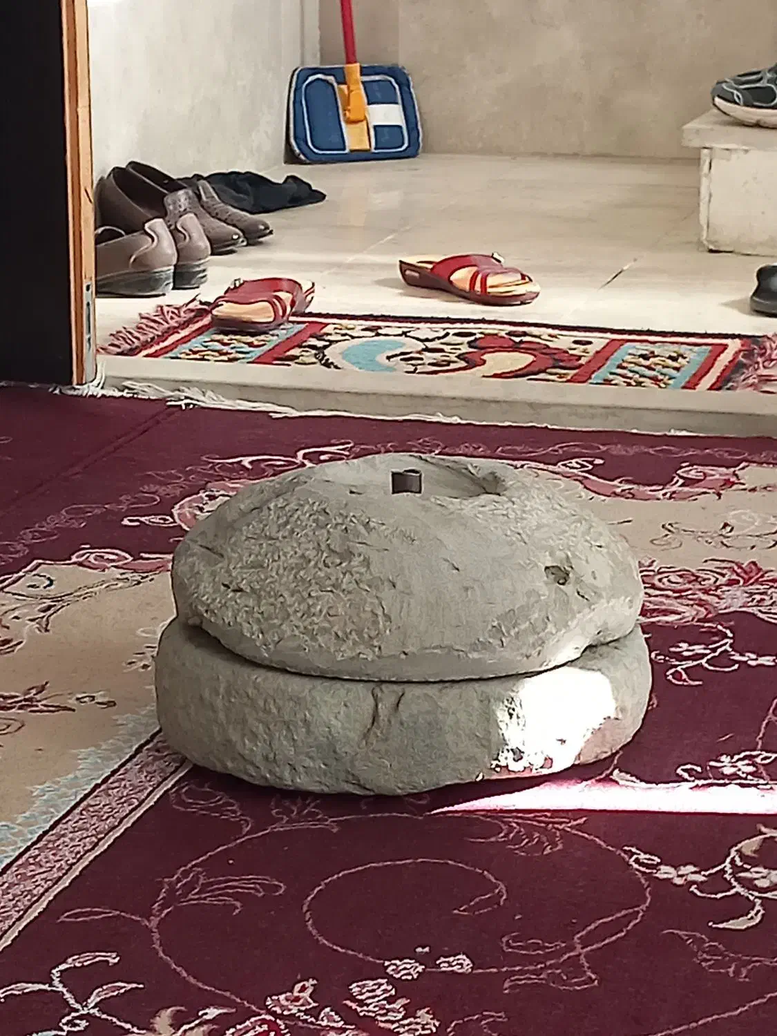 آسیاب دستی قدیمی|صنایع دستی و سایر لوازم تزئینی|کوهدشت, |دیوار