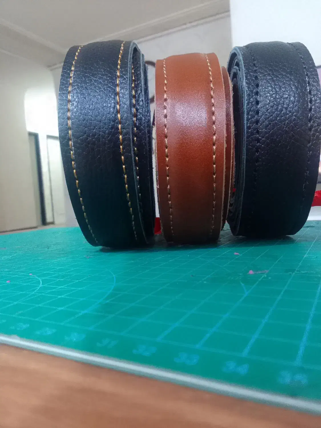 ساخت وسفارش انواع محصولات چرمی دستدوز|کیف، کفش، کمربند|اهواز, کوروش|دیوار