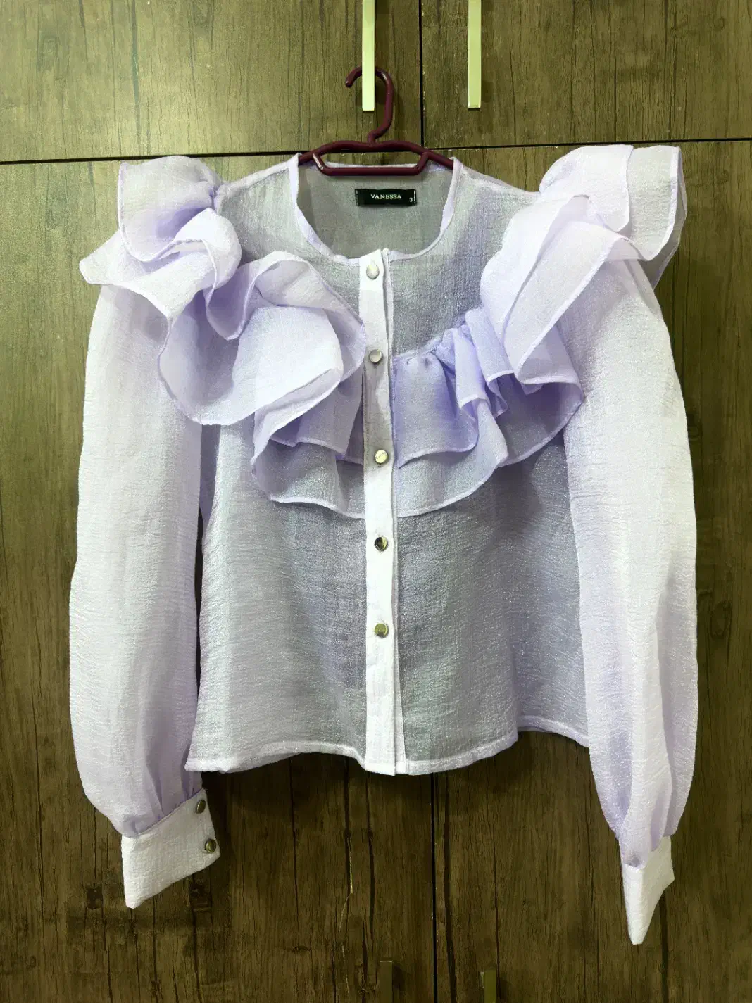 شومیز|لباس|فولادشهر, B5|دیوار