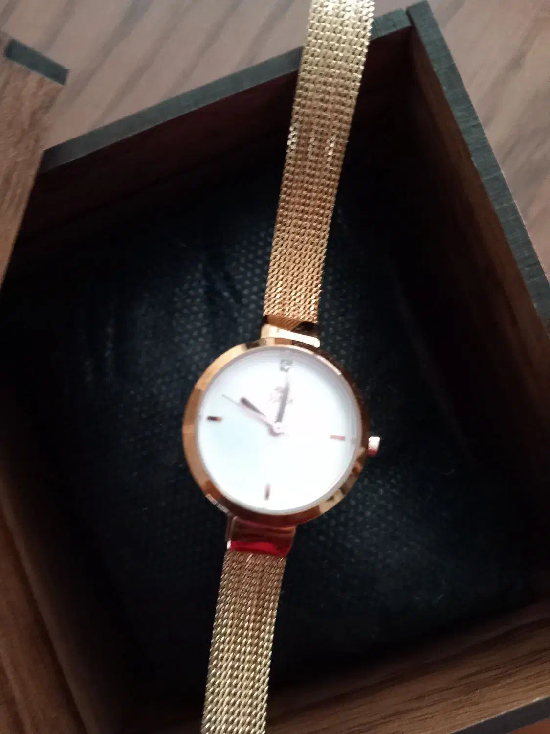 ساعت زنانه برند و ظریف|ساعت|رشت, گلسار|دیوار