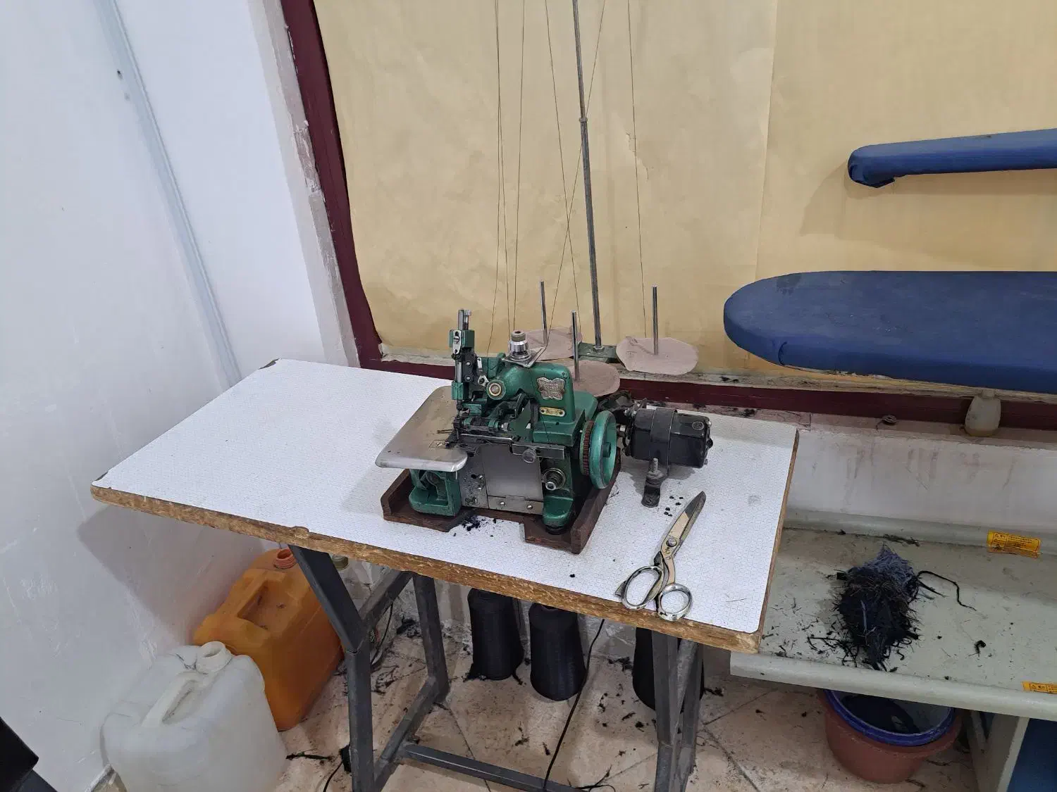 چرخ خیاطی،میز اتو مکش، میز کار، چرخ سر دوز پروانه|چرخ خیاطی و ریسندگی|بم, |دیوار