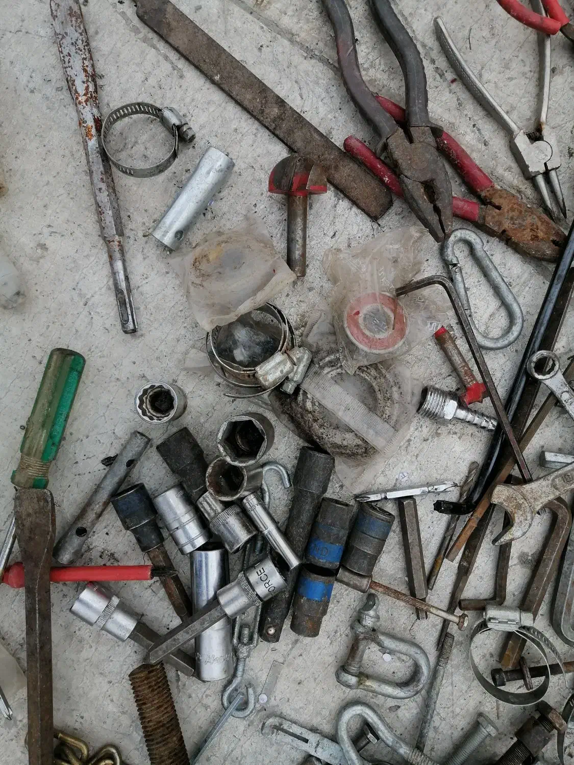 مقداری پیچ و مهره های مختلف وابزار یک جا 1کو 500|ابزارآلات|تهران, صفا|دیوار