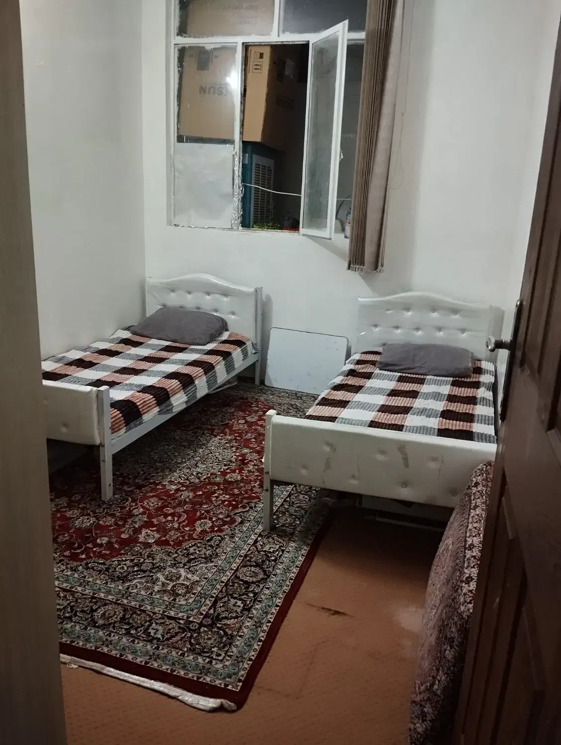 تخت دوطبقه همراه با خوشخواب|تخت و سرویس خواب|گلبهار, شهر جدید گلبهار|دیوار