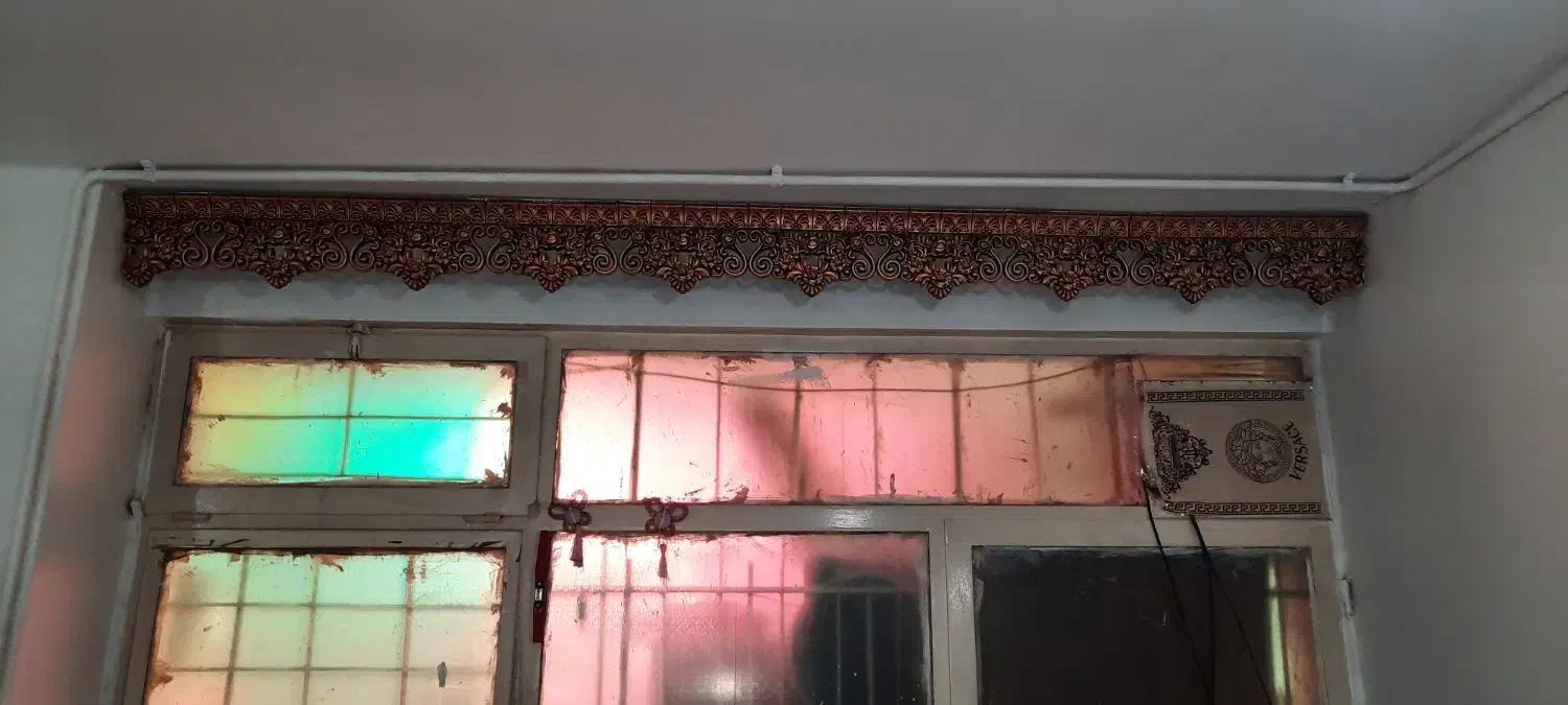 کتیبه والان پرده و چوب پرده ساده|پرده، رانر، رومیزی|تهران, قصر فیروزه ۱|دیوار