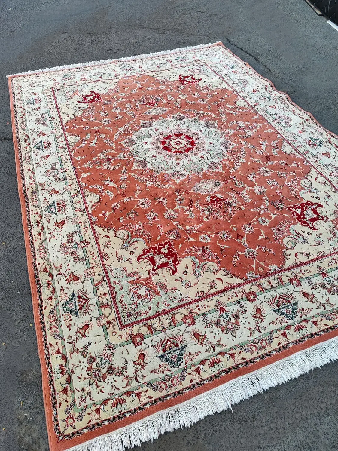 فرش ماشینی ۹ متر ۷۰۰ شانه رنگ پیازی در حد نو|فرش|تبریز, |دیوار