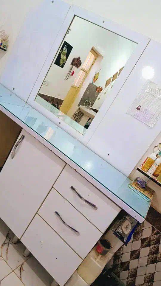 دکورارایشی|آرایشگاه و سالن‌های زیبایی|خان ببین, |دیوار