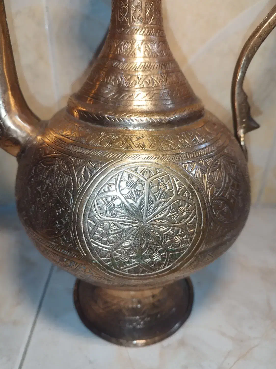 آفتابه مسی قدیمی|کلکسیون اشیاء عتیقه|زاهدان, |دیوار