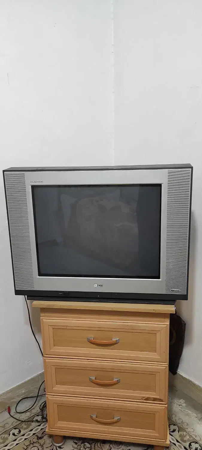 تلویزیون|تلویزیون و پروژکتور|رشت, نظری|دیوار