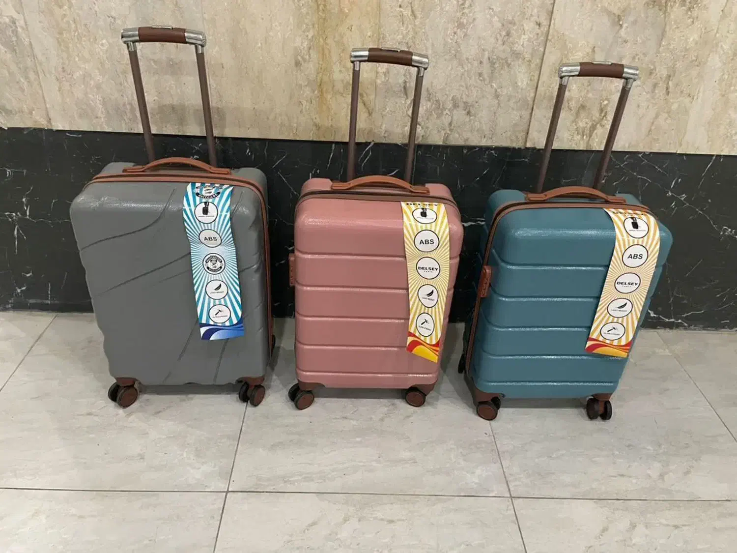 چمدان دلسی منچستر نشکن|کیف، کفش، کمربند|کرج, باغستان|دیوار