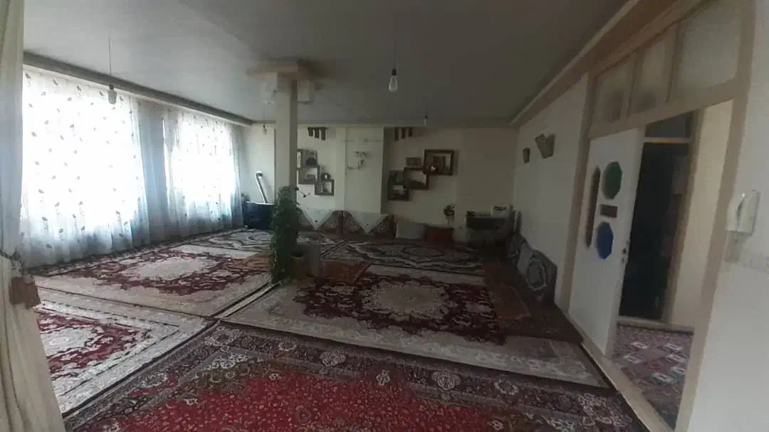 حیاط ۲۰۰ متری خوش نقشه|فروش خانه و ویلا|تبریز, |دیوار