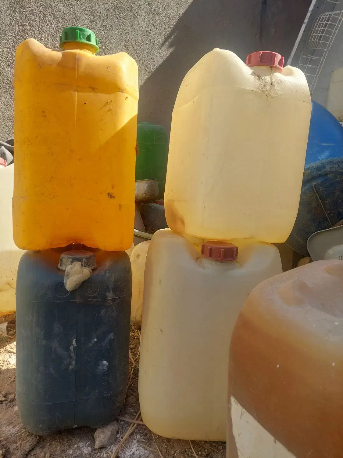 ۶۰لیتری.۲۰لیتری.گالن|ظروف نگهدارنده، پلاستیکی، یکبارمصرف|زابل, |دیوار