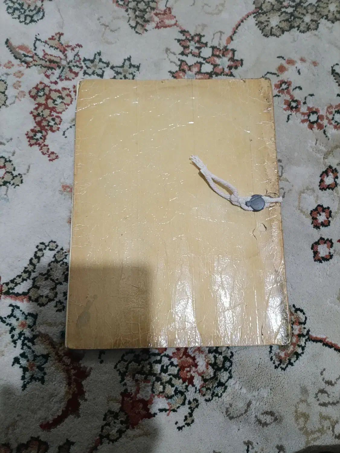 سند مهر دار منگوله دار|کلکسیون اشیاء عتیقه|بهارستان, |دیوار