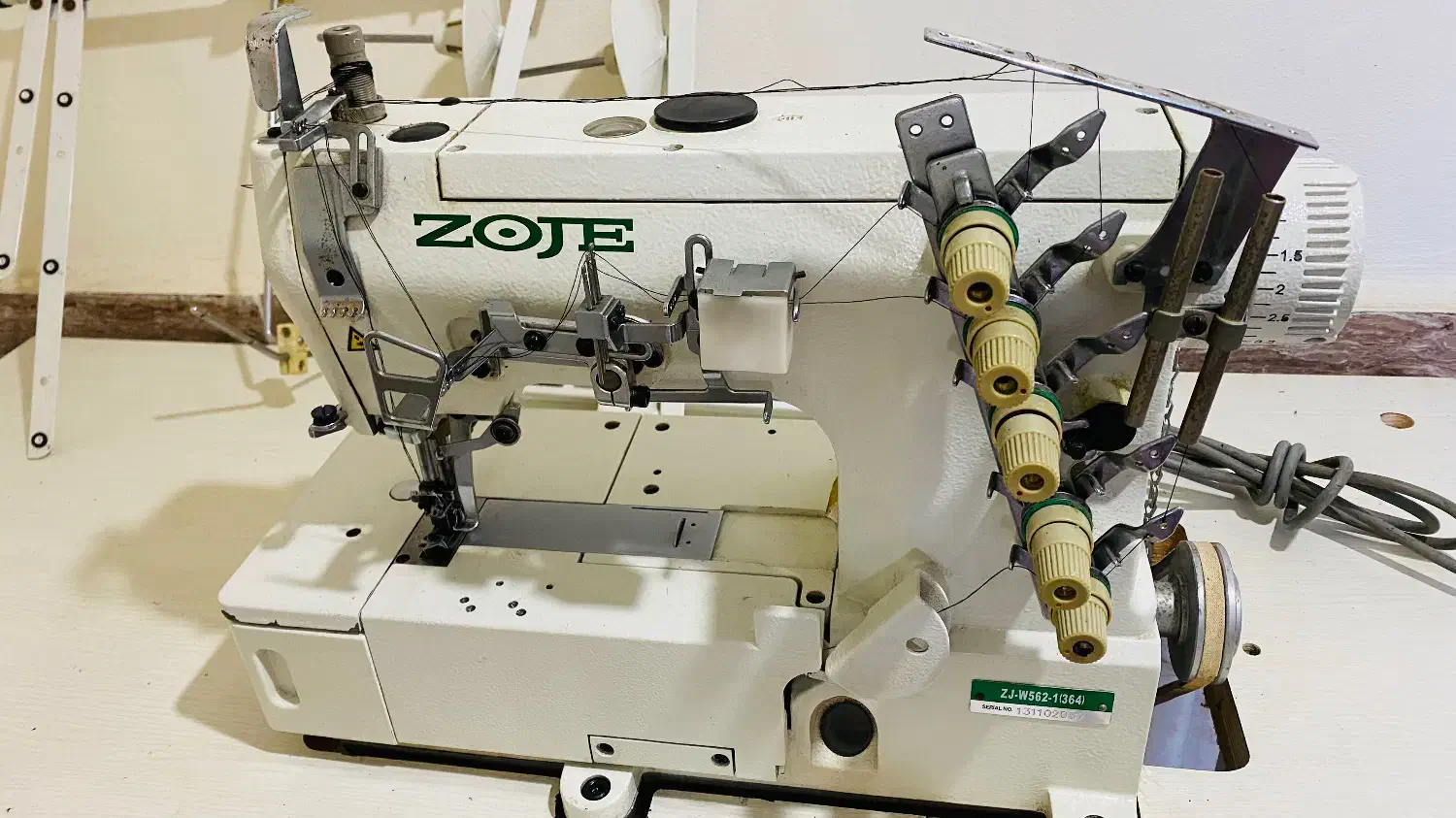 لوازم خیاطی|چرخ خیاطی و ریسندگی|گلوگاه, |دیوار