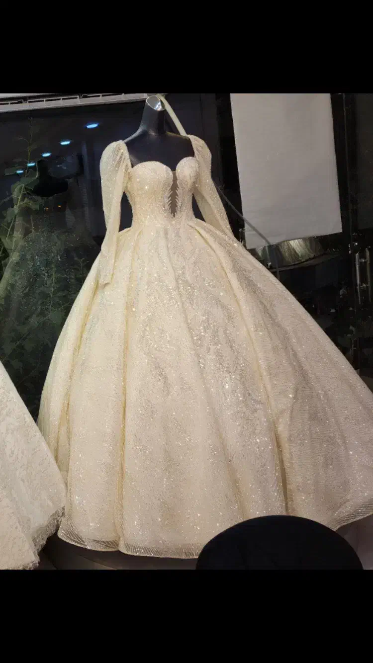 لباس عروس عربی مدل سیندرلایی دنباله‌دار|لباس|تهران, قلهک|دیوار