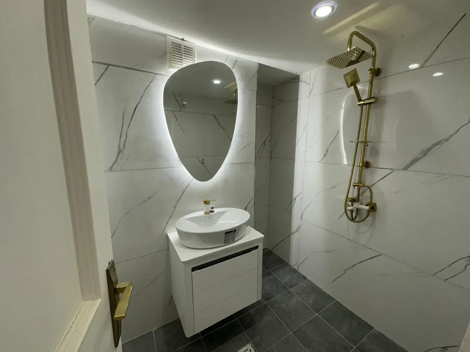 ۱۴۰ متر مخابرات / دهخدا|فروش آپارتمان|شاهین‌شهر, مخابرات (شهید بهشتی)|دیوار