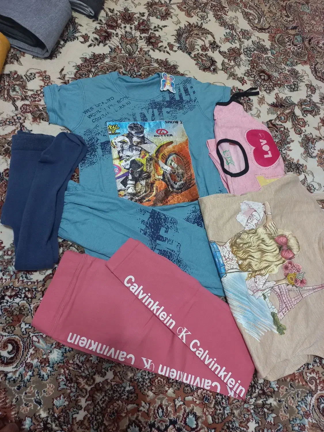 لباس بچه گانه|لباس|رشت, رشتیان|دیوار