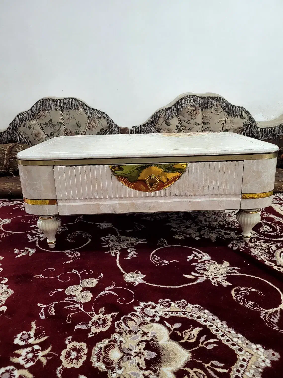 جلومبلی و۲تاعسلی|مبلمان خانگی و میز عسلی|امیدیه, |دیوار