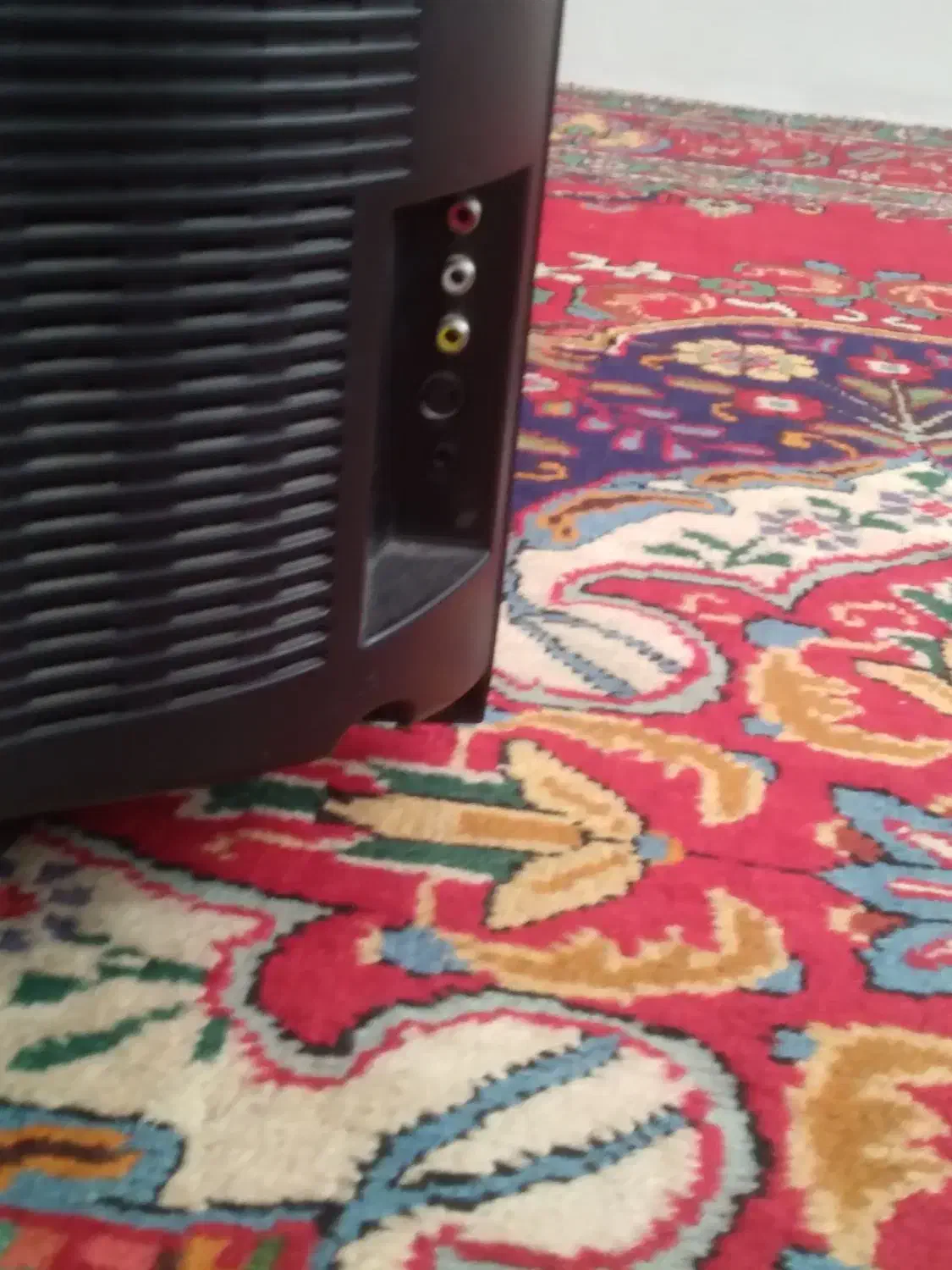 تلویزیون فیش خور قدیمی کار میکند|تلویزیون و پروژکتور|مراغه, |دیوار