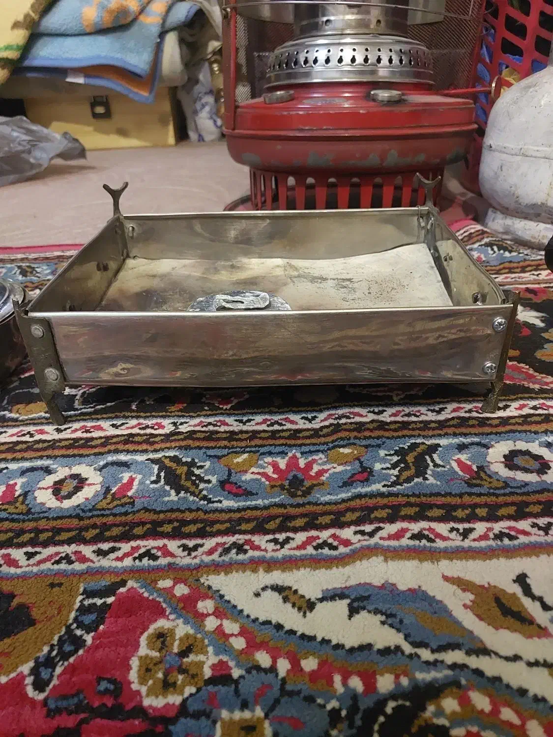 مقداری وسیله قدیمی|کلکسیون اشیاء عتیقه|بروجرد, |دیوار