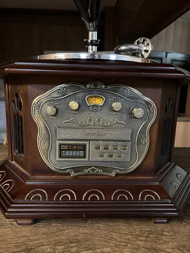 گرامافون|کلکسیون اشیاء عتیقه|مشهد, ارشاد|دیوار