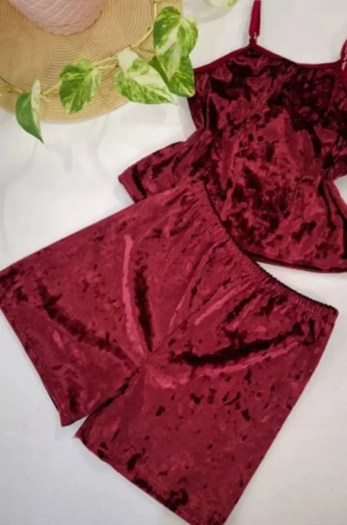 تاپ و شلوارک کبریتی و مخمل حراجی|لباس|شیراز, شهرک مطهری|دیوار