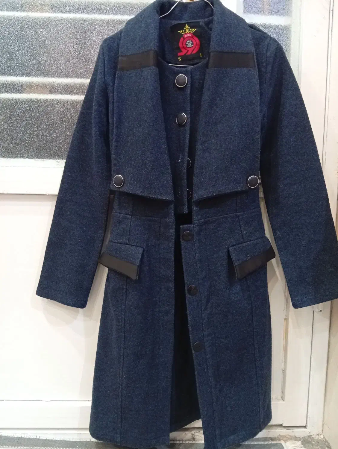 پالتو، کت|لباس|فسا, |دیوار