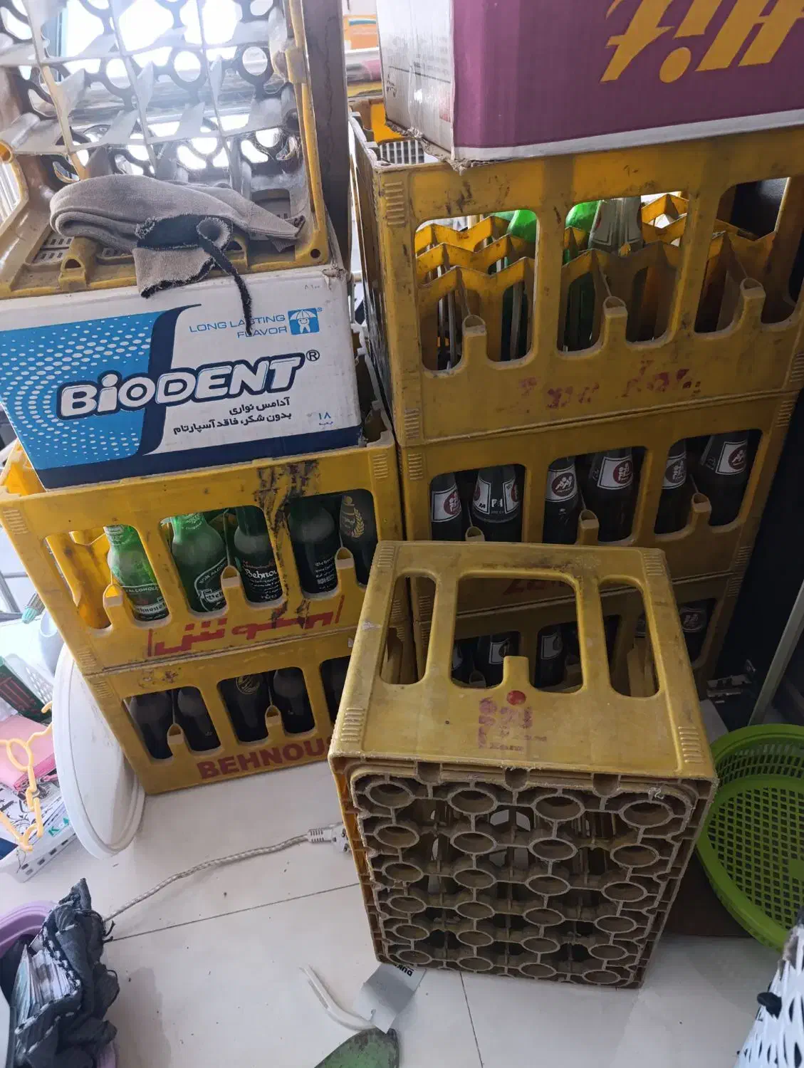 جعبه و شیشه نوشابه|ظروف نگهدارنده، پلاستیکی، یک‌بارمصرف|کرمانشاه, |دیوار