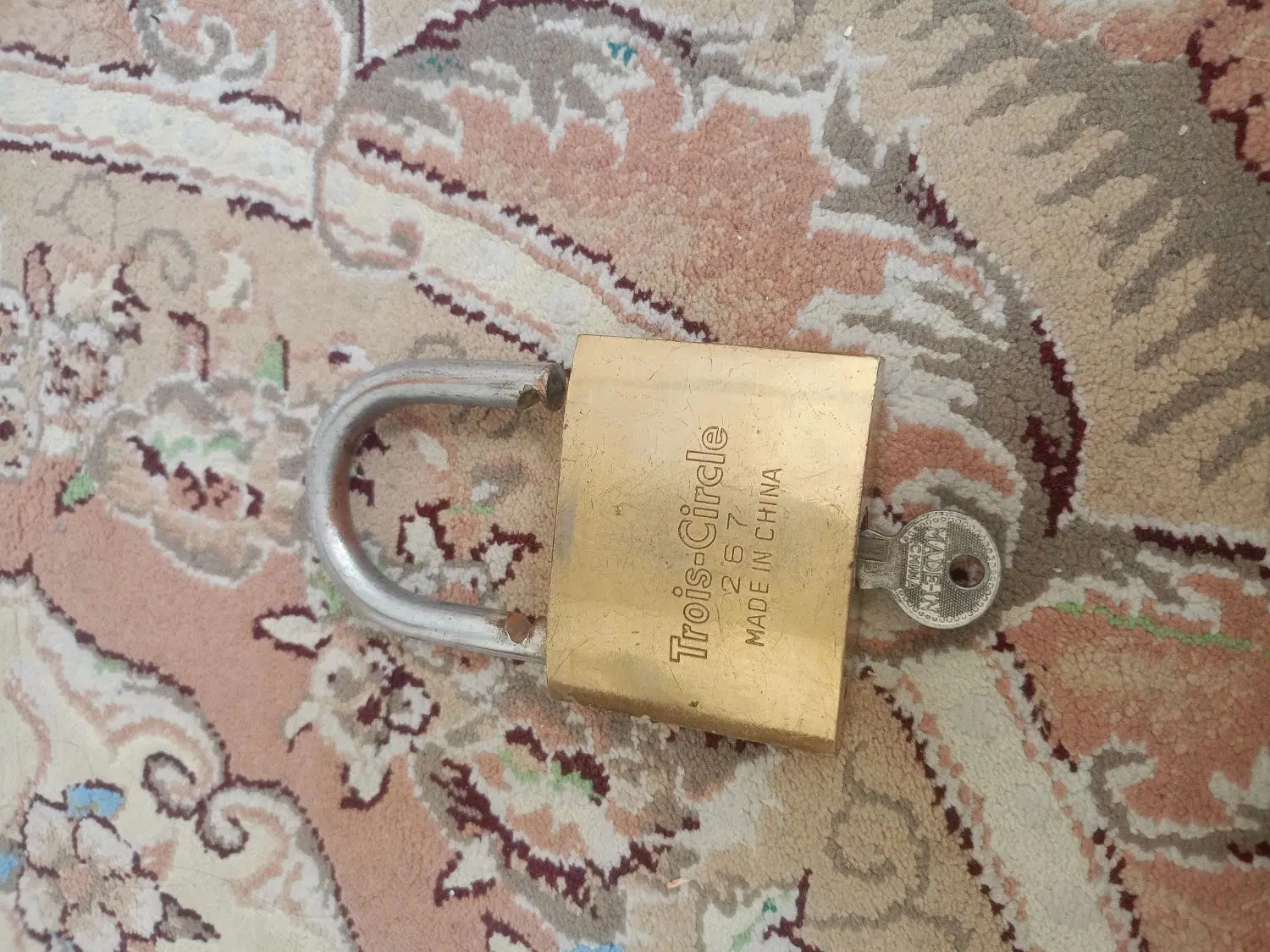 قفل|ابزارآلات|مشهد, نوده|دیوار