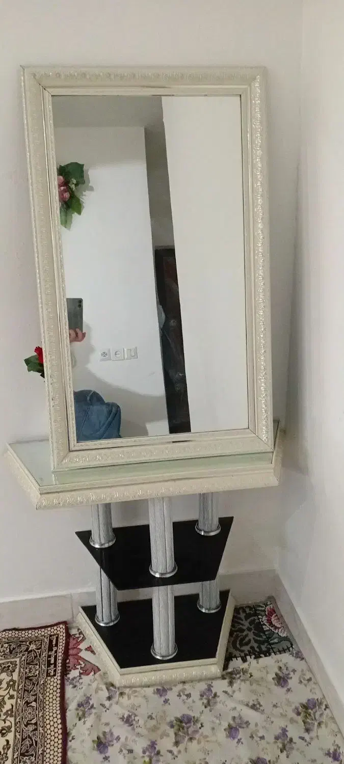 آینه و شمعدان|آینه|قرچک, پویینک|دیوار