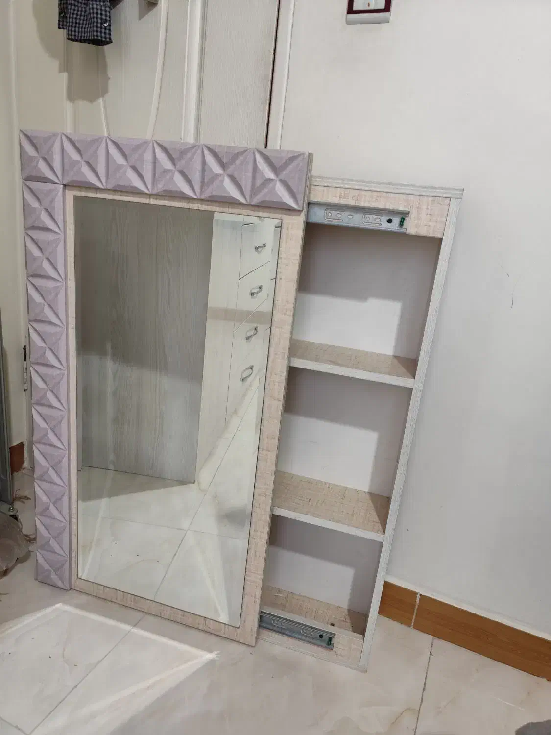 آینه ریلی|آینه|تویسرکان, |دیوار