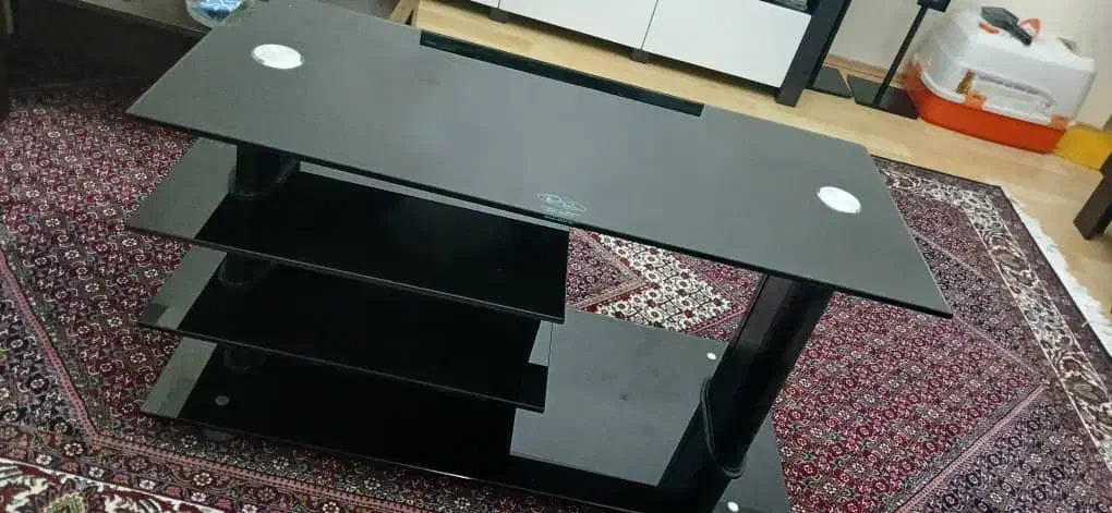 میز تلویزیون شیشه ایی|میز تلویزیون|پرند, فاز ۴|دیوار