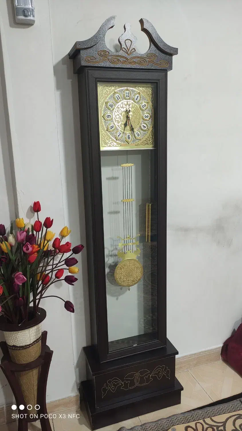 ساعت ایستاده چوبی|ساعت|قدس, شهر‌قدس|دیوار