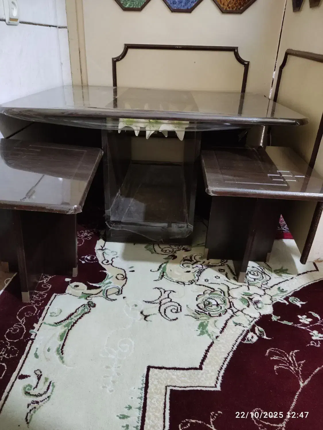 جلومبلی باچهارعددعسلی درحدنو|مبلمان خانگی و میز عسلی|زنجان, |دیوار