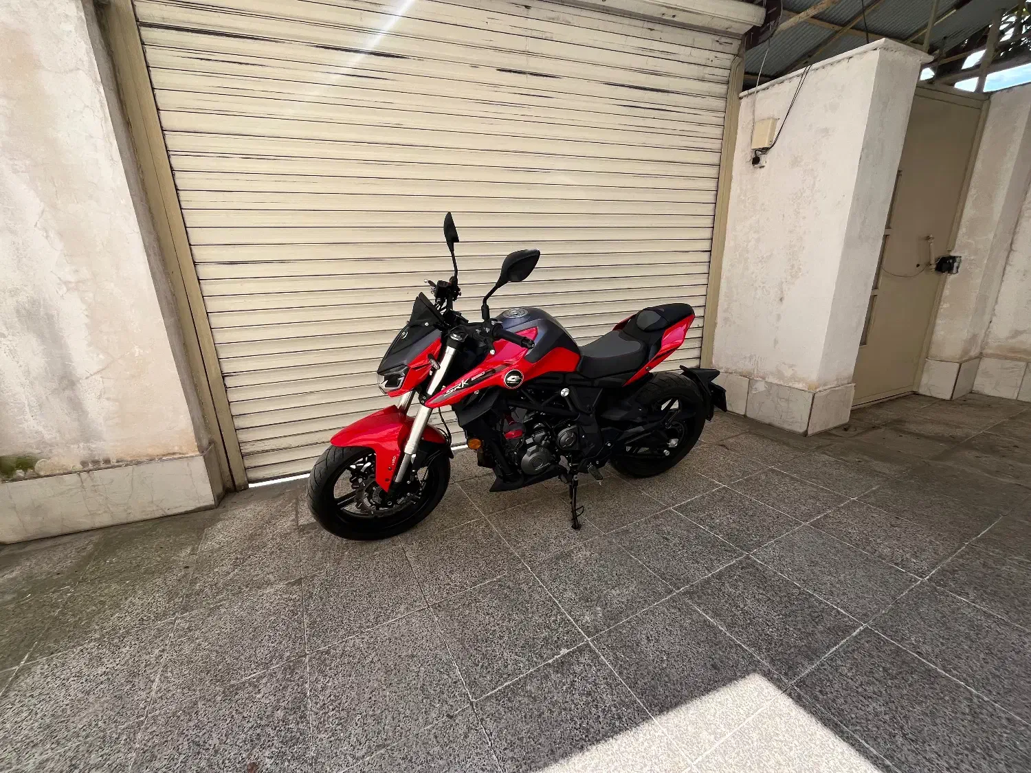 کیوجی ۲۵۰ جفت سیلندر|موتورسیکلت|تالش, هشتپر|دیوار