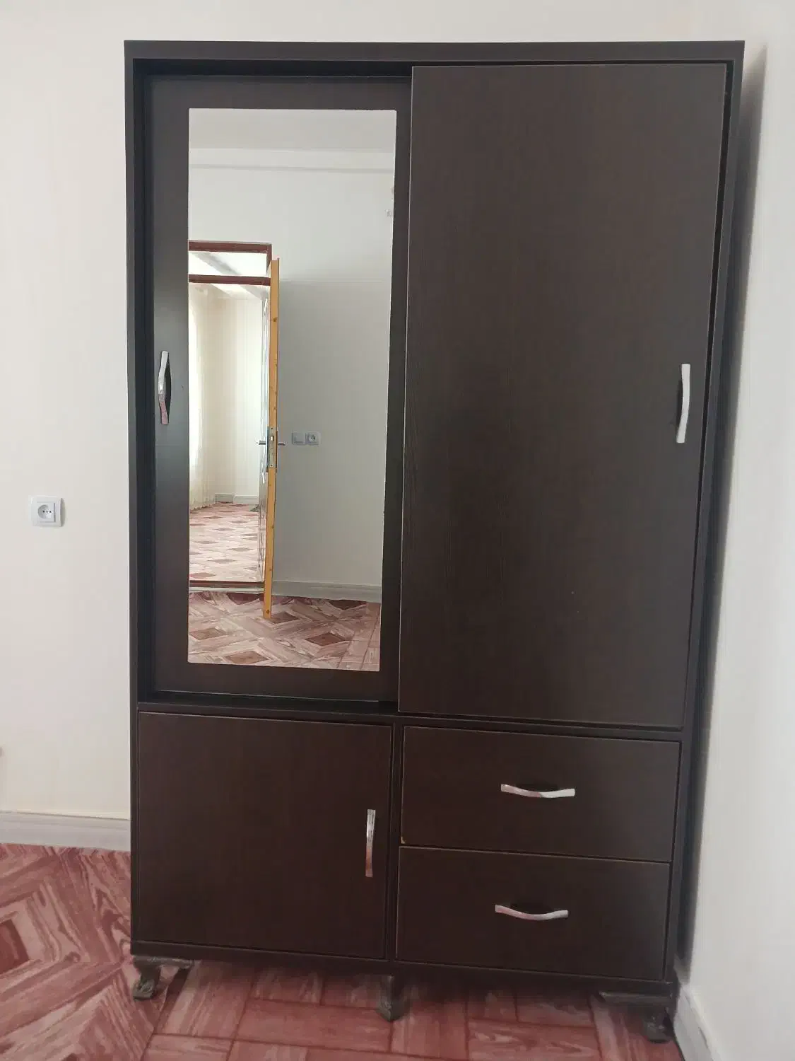 جالباسی|جاکفشی، کمد، دراور|فیروزآباد (آذربایجان), |دیوار