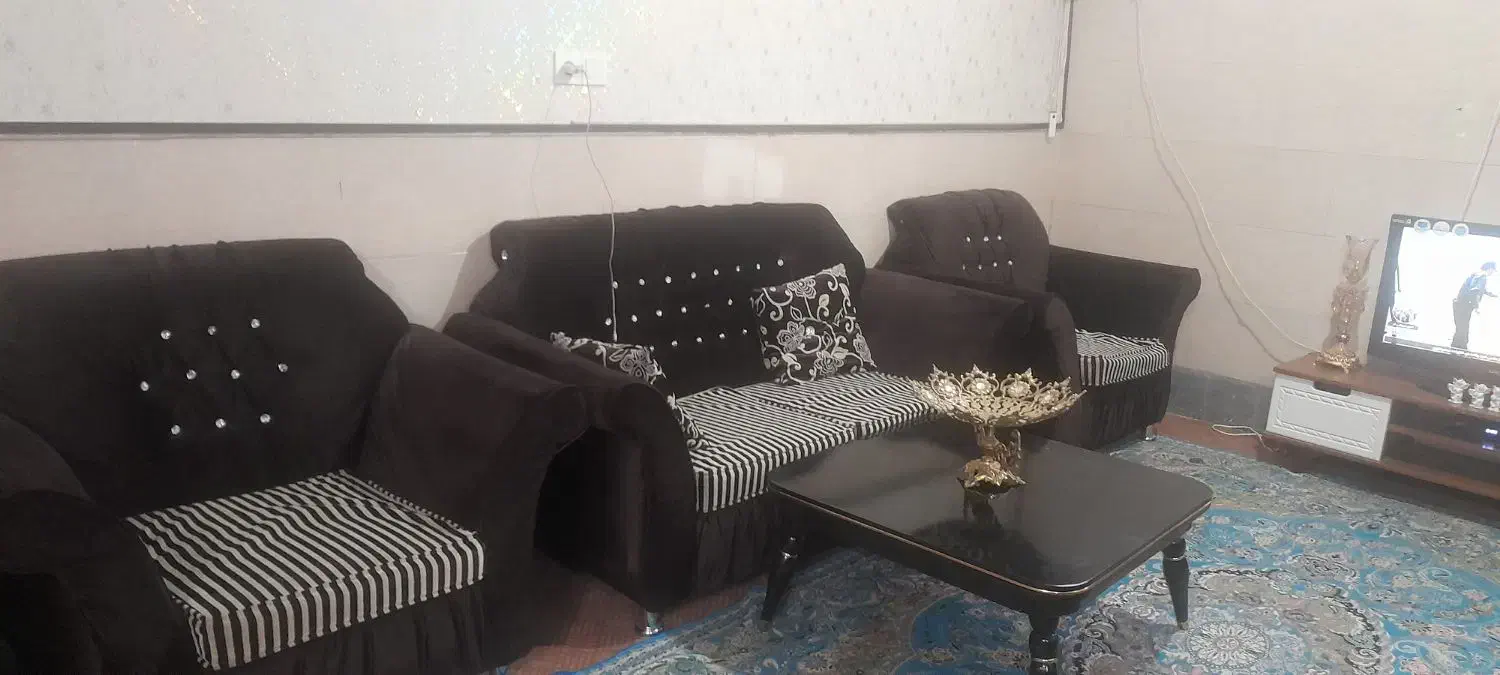 مبل نه نفره|مبلمان خانگی و میز عسلی|قم, چهار مردان|دیوار