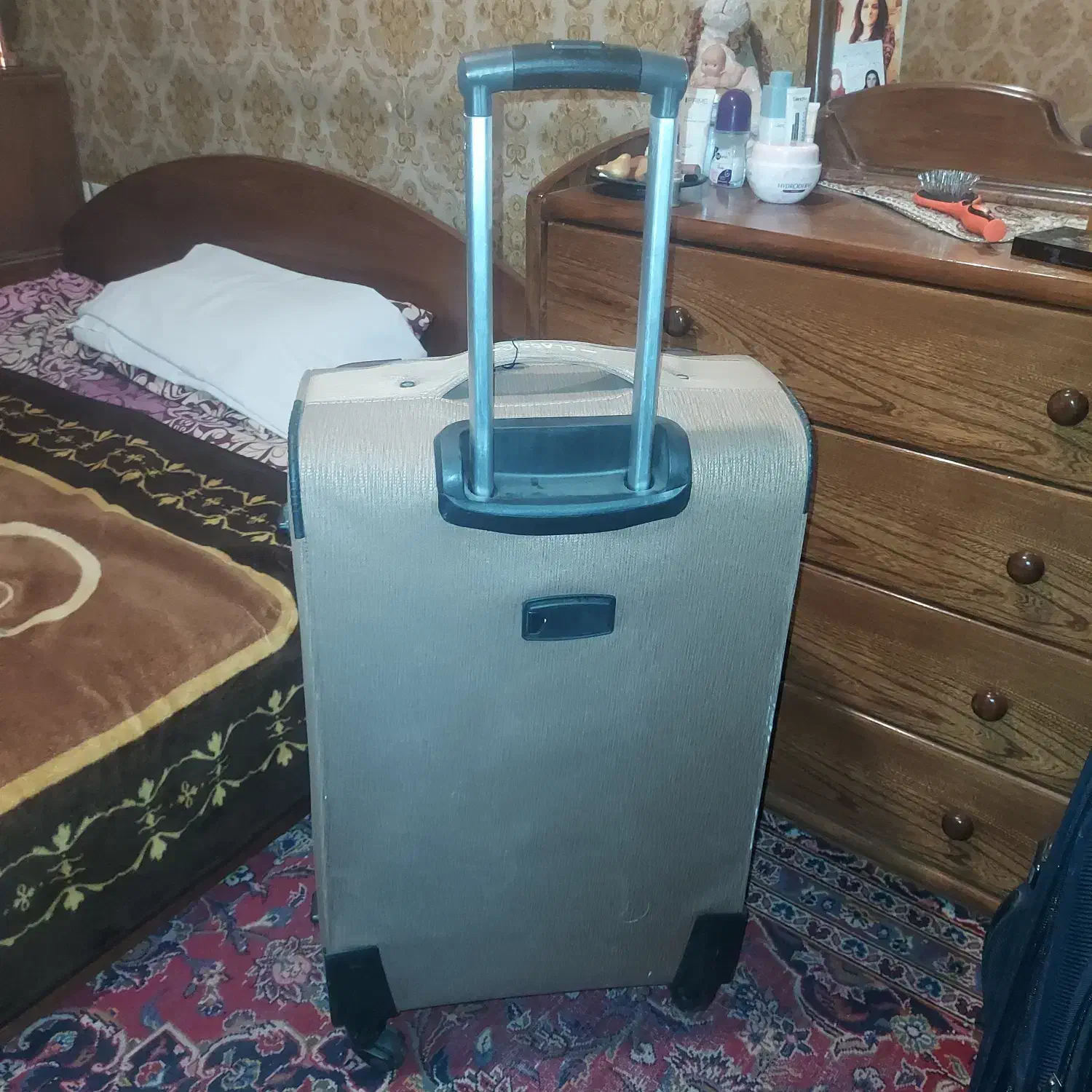 یک عدد چمدان سایز بزرگ نو|کیف، کفش، کمربند|تهران, دبستان|دیوار